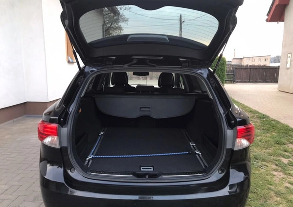 Toyota Avensis cena 37000 przebieg: 253000, rok produkcji 2013 z Skoczów małe 67